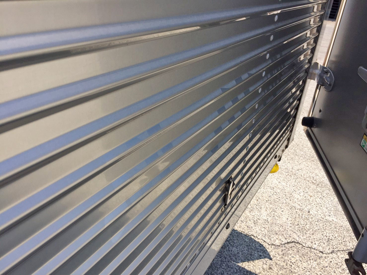 三菱ふそうキャンターアルミバン小型（2t・3t）[写真06]