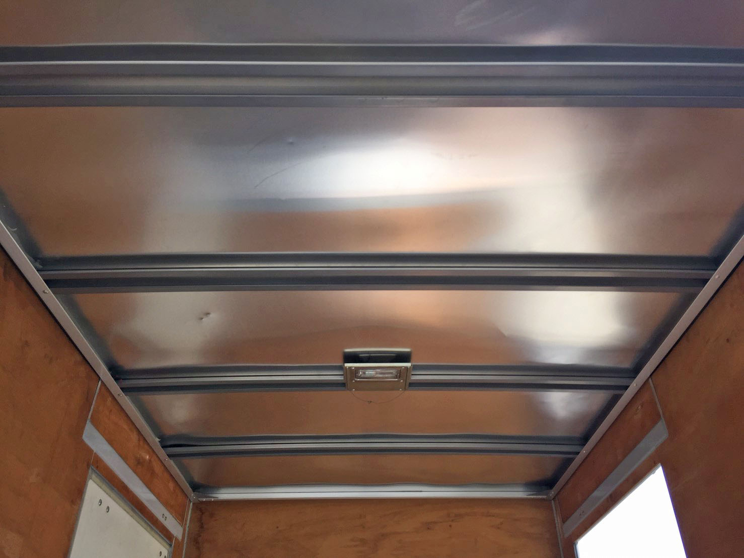 三菱ふそうキャンターアルミバン小型（2t・3t）[写真07]