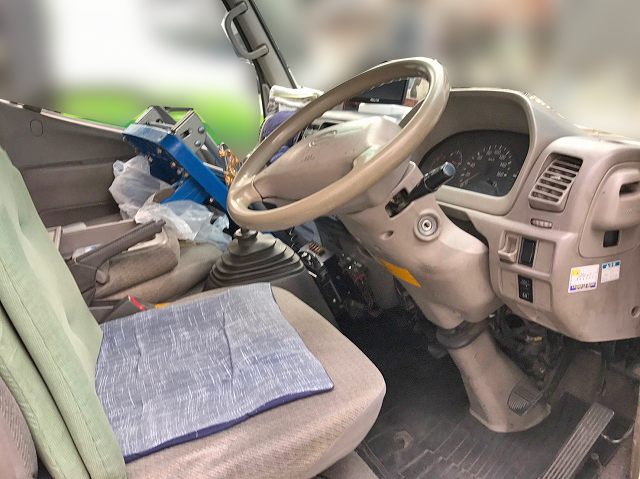 日野デュトロ冷凍車（冷蔵車）小型（2t・3t）[写真21]