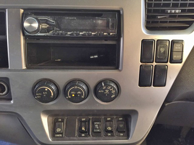 UDトラックスコンドルアルミブロック中型（4t）[写真36]