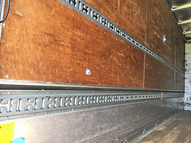 いすゞフォワードアルミウイング中型（4t）[写真10]