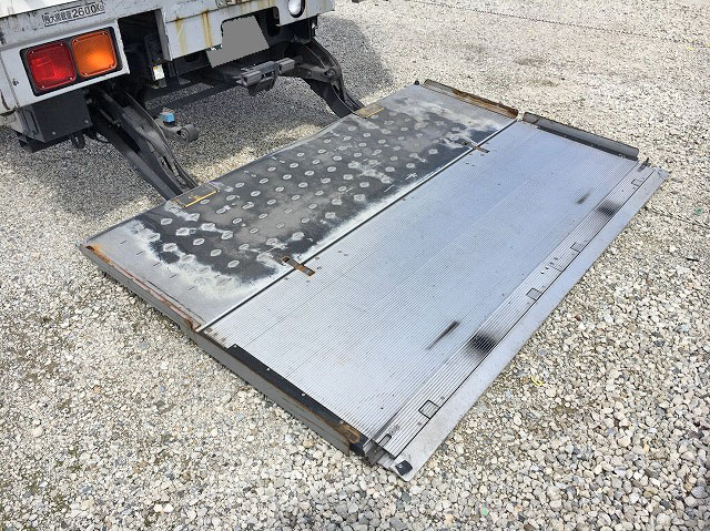 いすゞフォワードアルミウイング中型（4t）[写真07]