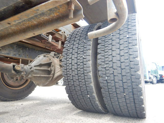 いすゞフォワードヒアブ付コンテナ専用車増トン（6t・8t）[写真16]