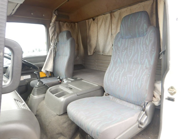 いすゞフォワードヒアブ付コンテナ専用車増トン（6t・8t）[写真17]