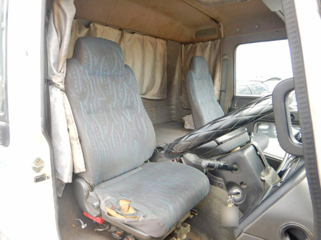 いすゞフォワードヒアブ付コンテナ専用車増トン（6t・8t）[写真18]