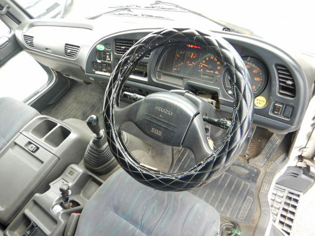 いすゞフォワードヒアブ付コンテナ専用車増トン（6t・8t）[写真19]