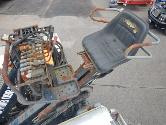 いすゞフォワードヒアブ付コンテナ専用車増トン（6t・8t）[写真08]