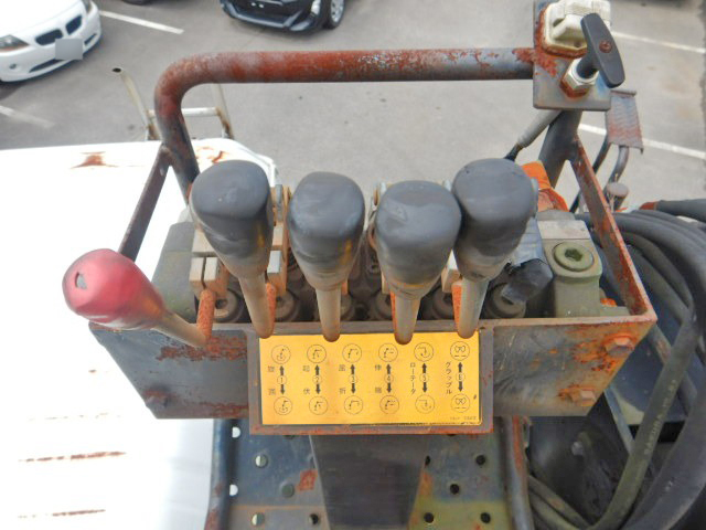 いすゞフォワードヒアブ付コンテナ専用車増トン（6t・8t）[写真09]