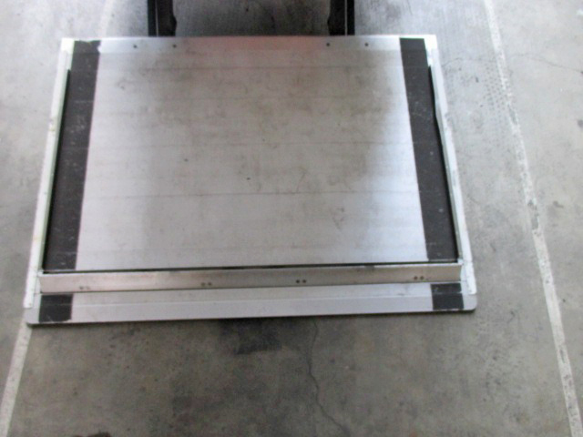 いすゞエルフ冷凍車（冷蔵車）小型（2t・3t）[写真11]