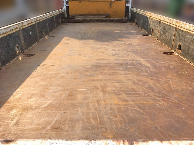 いすゞフォワードユニック4段中型（4t）[写真06]