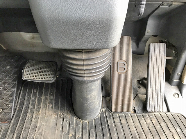 三菱ふそうスーパーグレートダンプ大型（10t）[写真38]