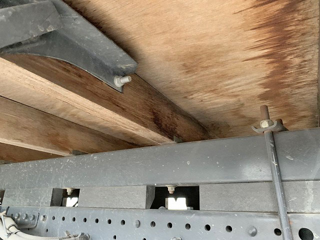 いすゞエルフ平ボディ小型（2t・3t）[写真22]