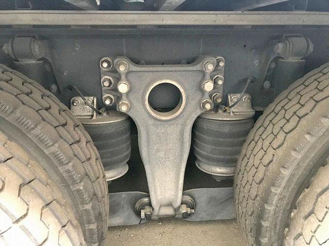 いすゞギガアルミウイング大型（10t）[写真11]