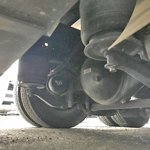 いすゞギガアルミウイング大型（10t）[写真13]