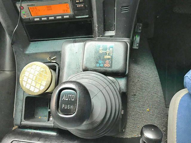 いすゞギガアルミウイング大型（10t）[写真19]