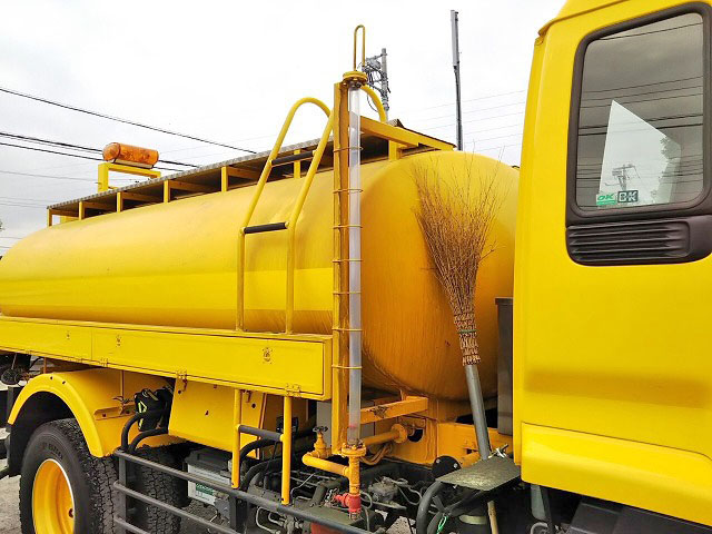 いすゞフォワード散水車増トン（6t・8t）[写真10]