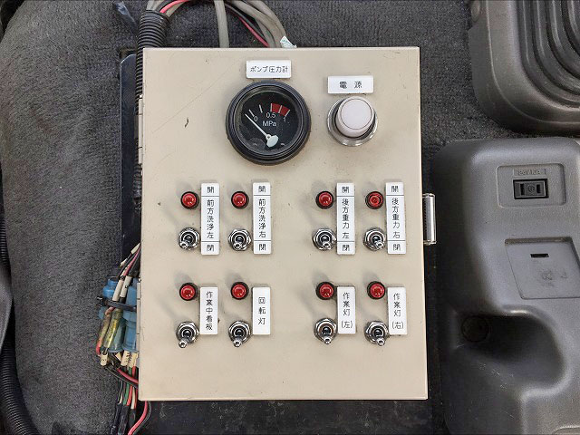 いすゞフォワード散水車増トン（6t・8t）[写真39]