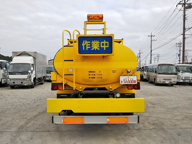 いすゞフォワード散水車増トン（6t・8t）[写真09]