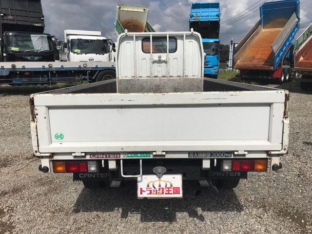 三菱ふそうキャンター平ボディ小型（2t・3t）[写真11]