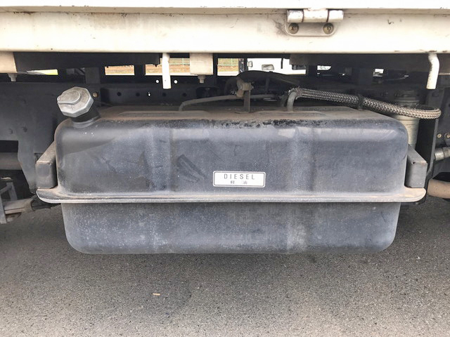 三菱ふそうキャンター平ボディ小型（2t・3t）[写真17]