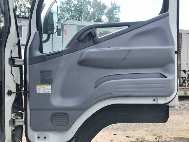 三菱ふそうキャンター平ボディ小型（2t・3t）[写真27]