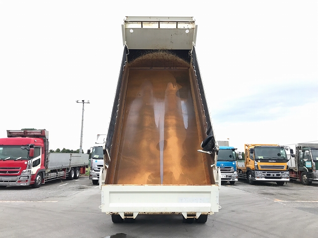 三菱ふそうスーパーグレートダンプ大型（10t）[写真13]