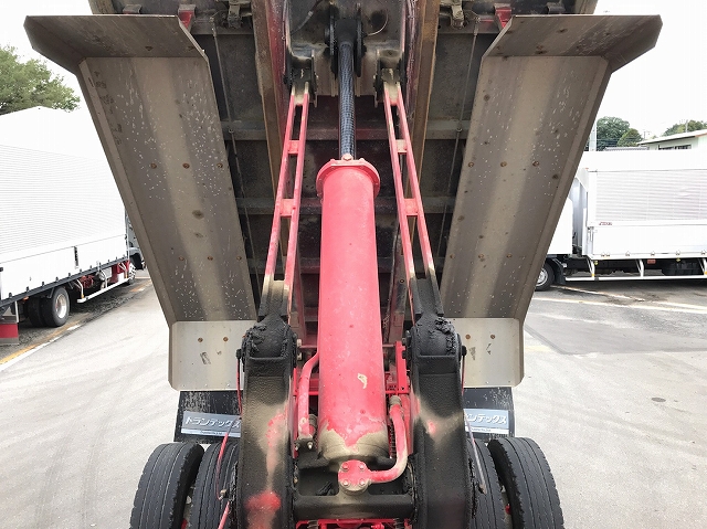 三菱ふそうスーパーグレートダンプ大型（10t）[写真18]