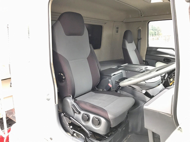 三菱ふそうスーパーグレートダンプ大型（10t）[写真32]