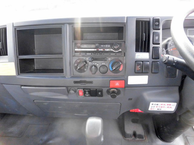 いすゞエルフセーフティローダー小型（2t・3t）[写真24]