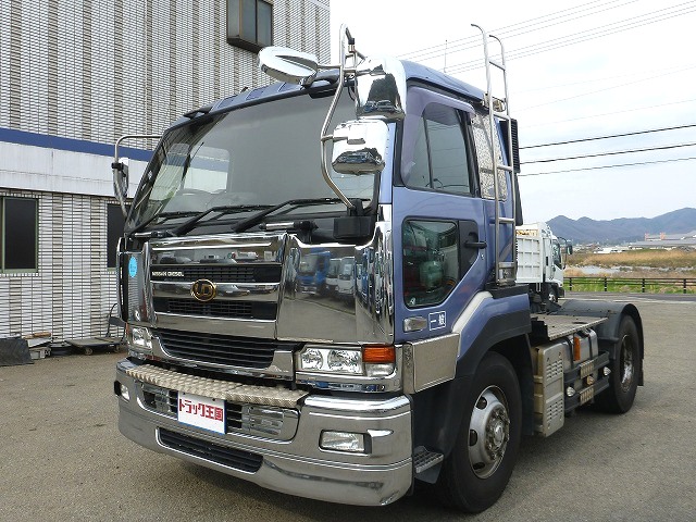 UDトラックスビッグサムトレーラーヘッド（トラクターヘッド）大型（10t）[写真01]