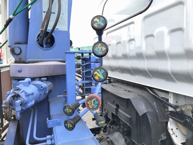 いすゞエルフクレーン4段小型（2t・3t）[写真17]