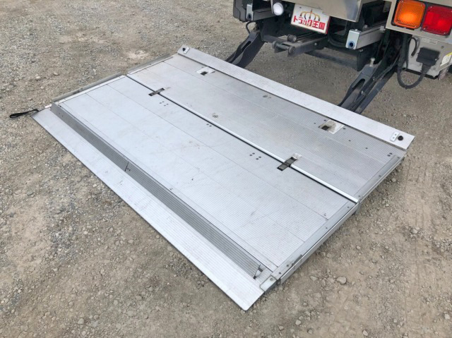 UDトラックスコンドル冷凍車（冷蔵車）中型（4t）[写真14]