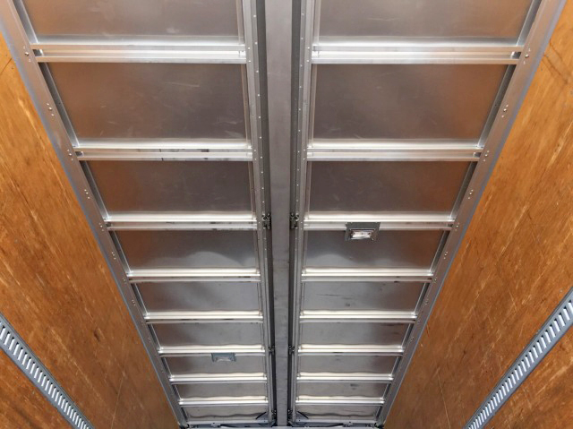 いすゞフォワードアルミウイング中型（4t）[写真12]