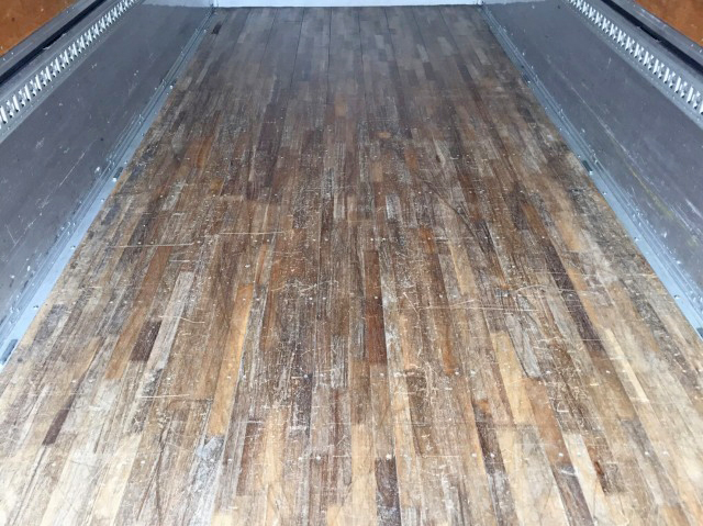 いすゞフォワードアルミウイング中型（4t）[写真13]