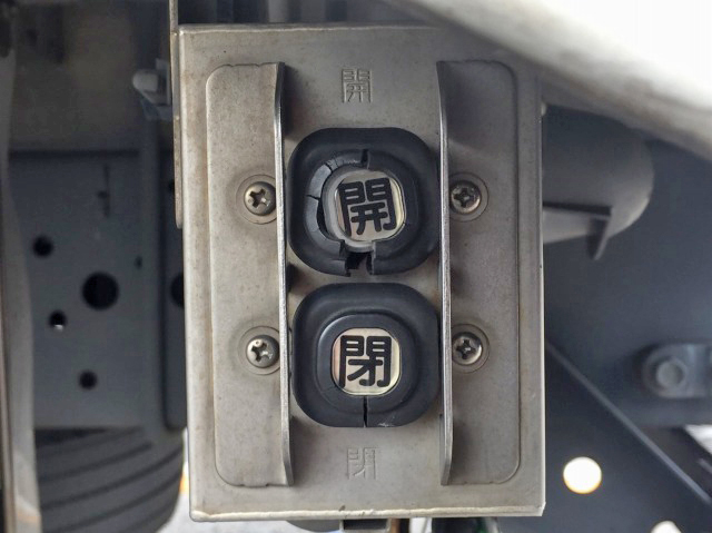 いすゞフォワードアルミウイング中型（4t）[写真19]