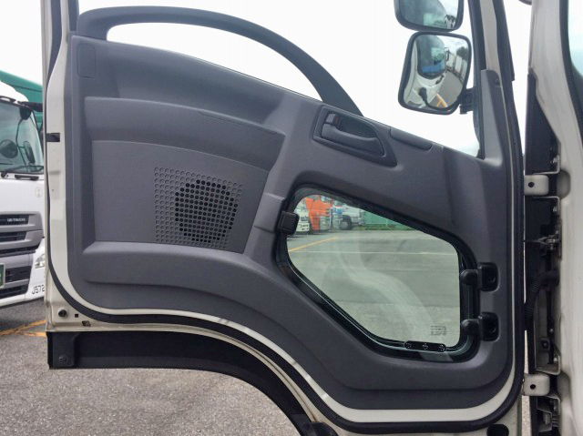 いすゞフォワードアルミウイング中型（4t）[写真28]