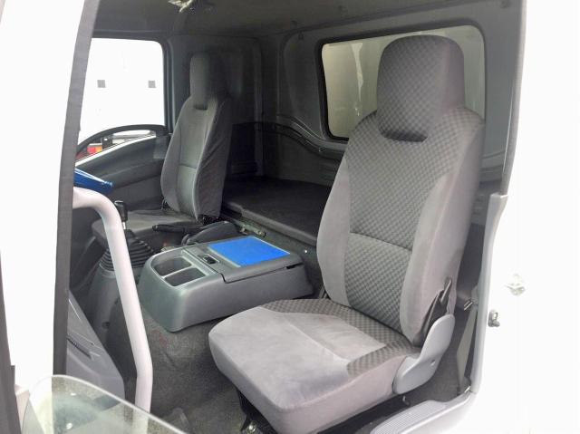 いすゞフォワードアルミウイング中型（4t）[写真30]