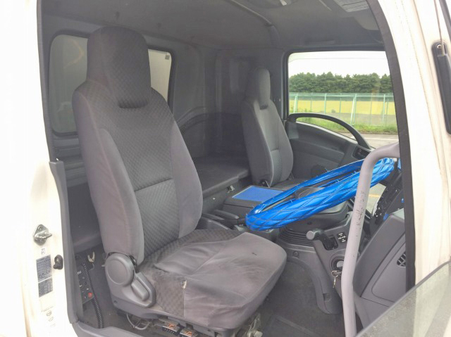 いすゞフォワードアルミウイング中型（4t）[写真31]