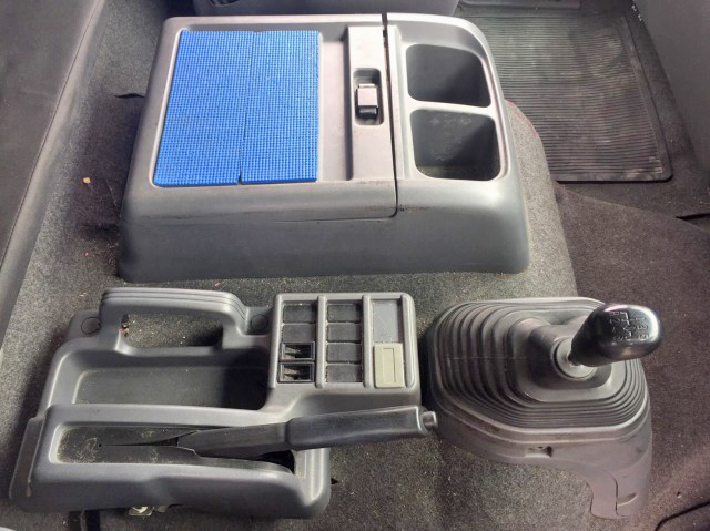 いすゞフォワードアルミウイング中型（4t）[写真38]