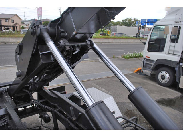 日野レンジャーコンテナ専用車増トン（6t・8t）[写真08]