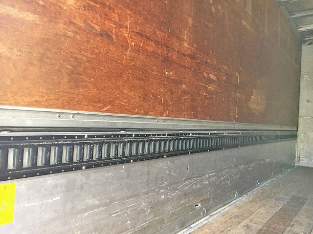 三菱ふそうキャンターアルミウイング小型（2t・3t）[写真10]