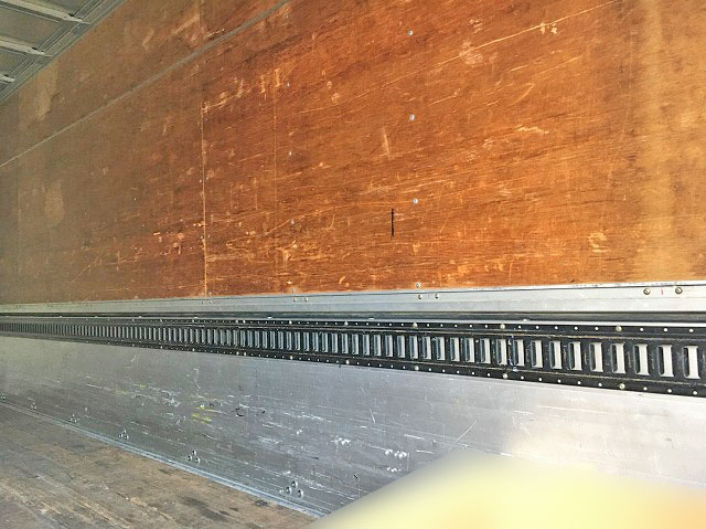 三菱ふそうキャンターアルミウイング小型（2t・3t）[写真11]