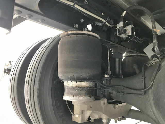 いすゞフォワードアルミウイング中型（4t）[写真23]