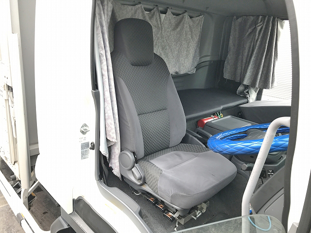 いすゞフォワードアルミウイング中型（4t）[写真31]