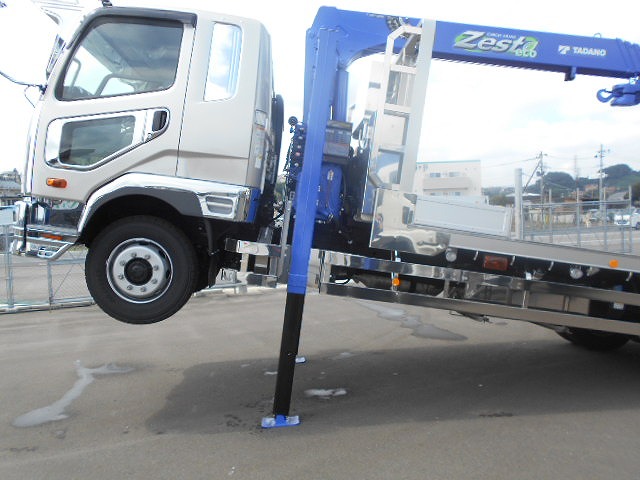 三菱ふそうファイターセルフクレーン4段増トン（6t・8t）[写真07]