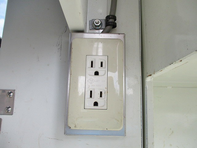 日野デュトロパネルバン小型（2t・3t）[写真16]