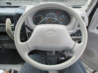 日野デュトロパネルバン小型（2t・3t）[写真17]