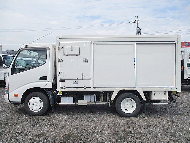 日野デュトロパネルバン小型（2t・3t）[写真08]