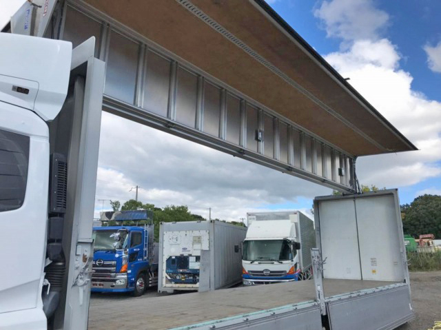 UDトラックスクオンアルミウイング大型（10t）[写真14]