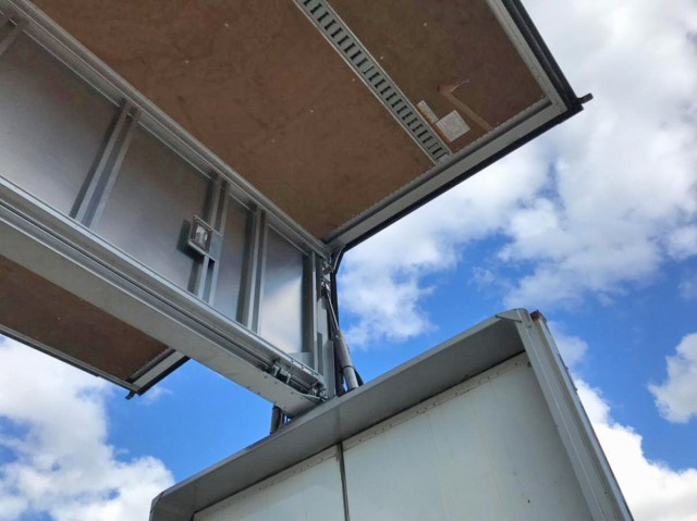 UDトラックスクオンアルミウイング大型（10t）[写真17]